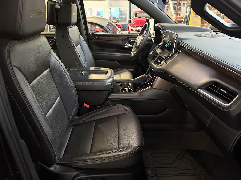 2023 Chevrolet Suburban Image 13