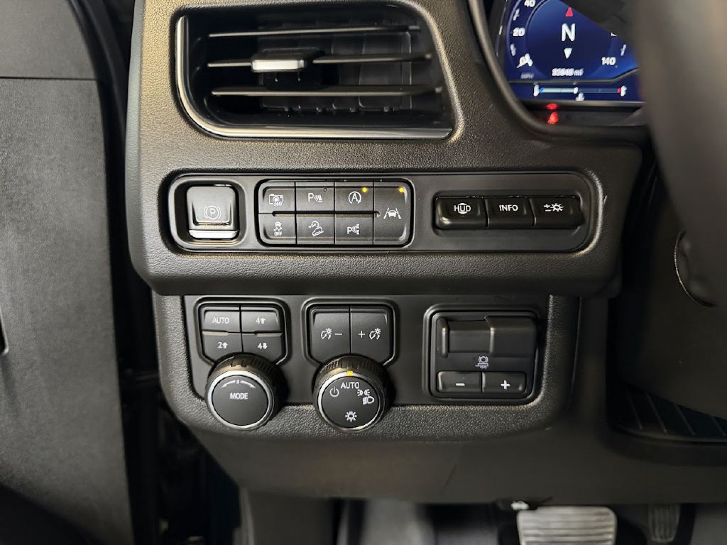 2023 Chevrolet Suburban Image 23