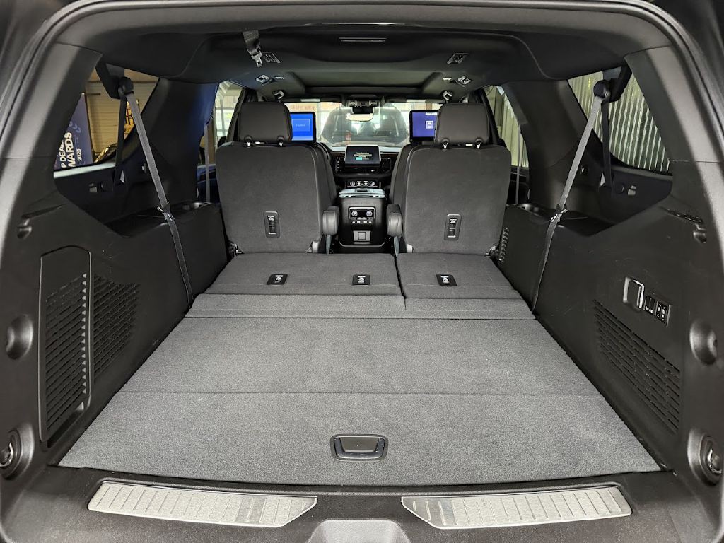 2023 Chevrolet Suburban Image 30