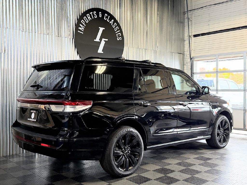 2024 Lincoln Navigator Image 2