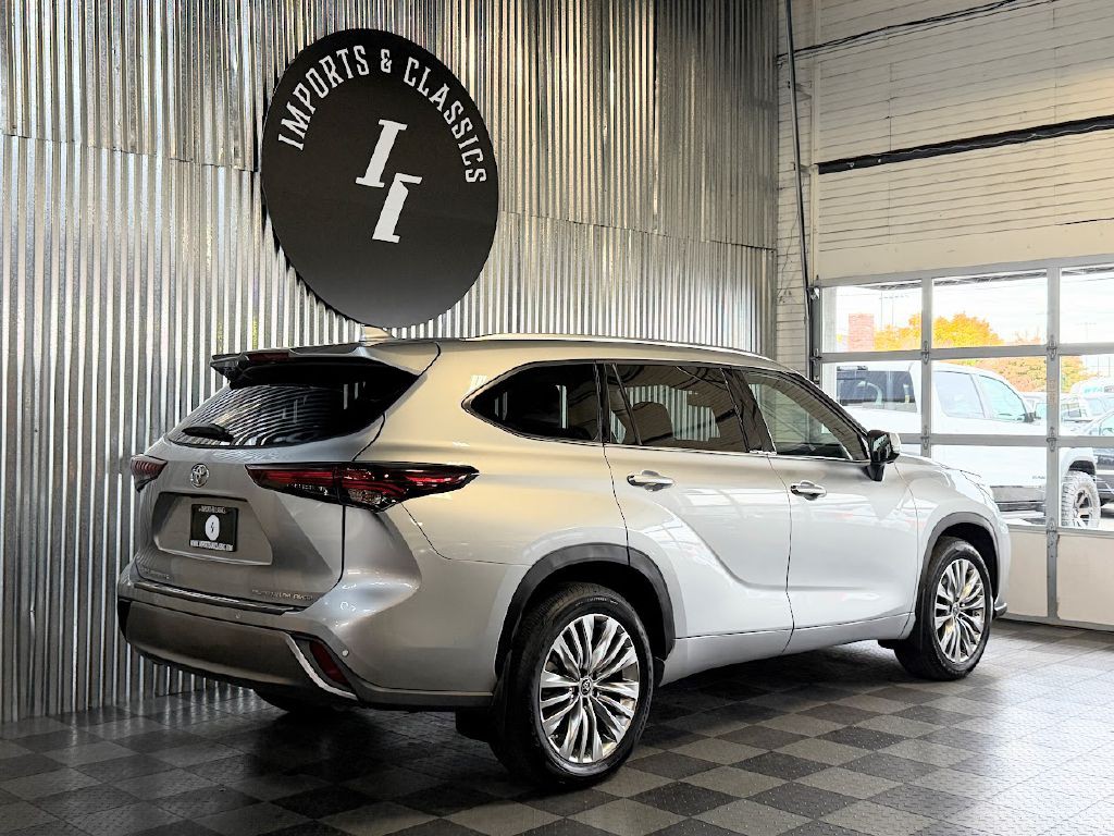 2024 Toyota Highlander Image 3
