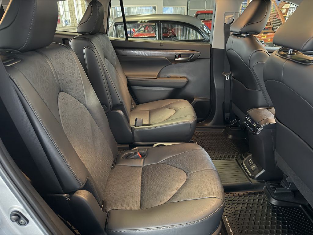 2024 Toyota Highlander Image 16
