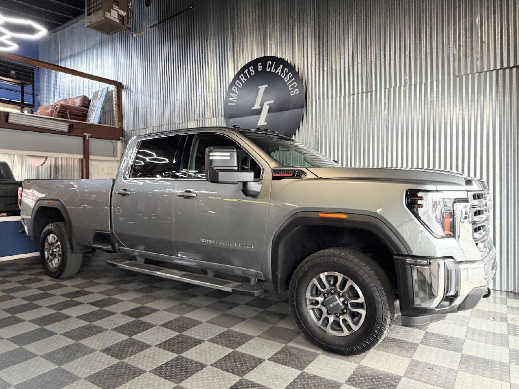 2024 GMC Sierra Image 2