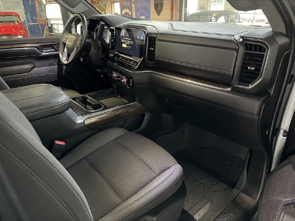 2024 GMC Sierra Image 11