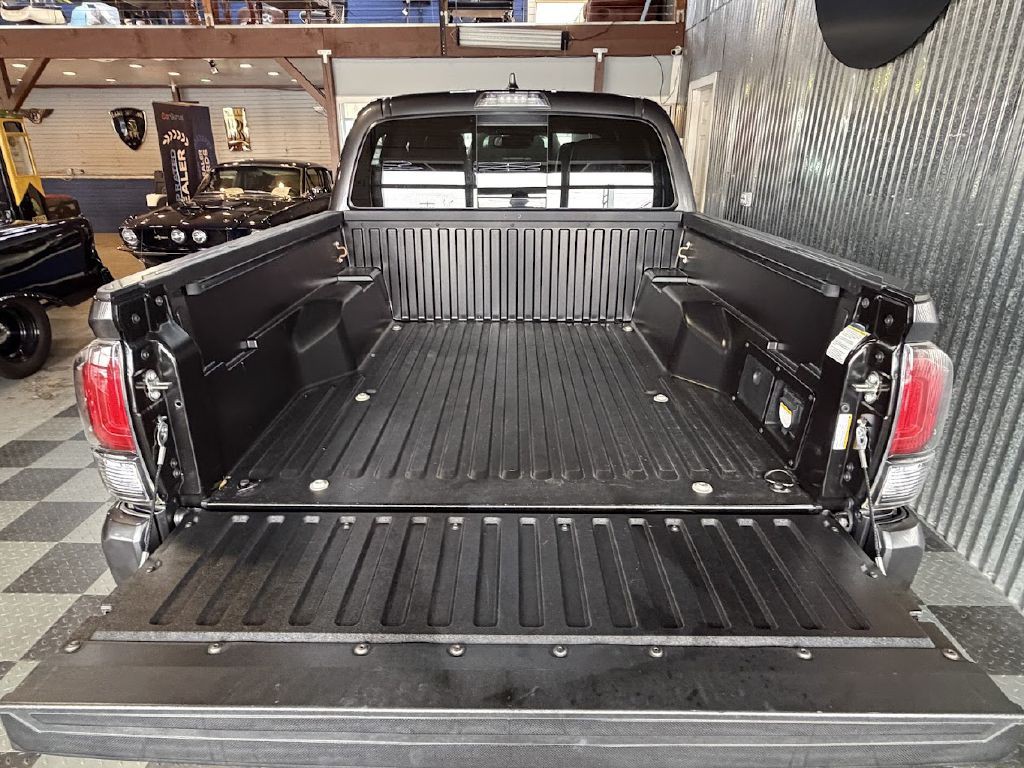 2020 Toyota Tacoma Image 8