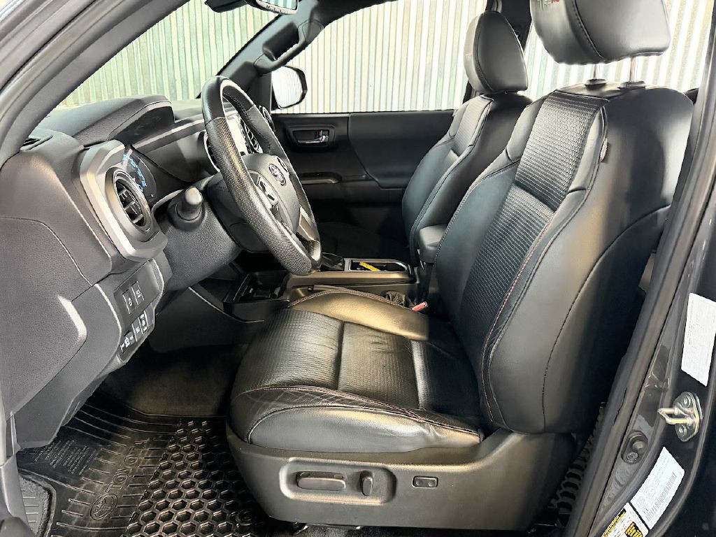2020 Toyota Tacoma Image 11