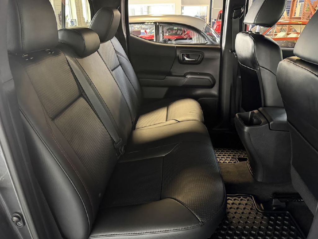 2020 Toyota Tacoma Image 17