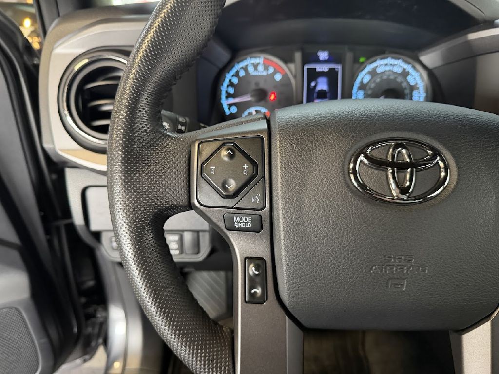 2020 Toyota Tacoma Image 19