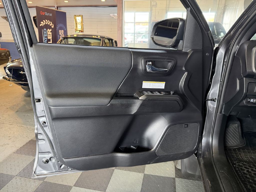 2020 Toyota Tacoma Image 26