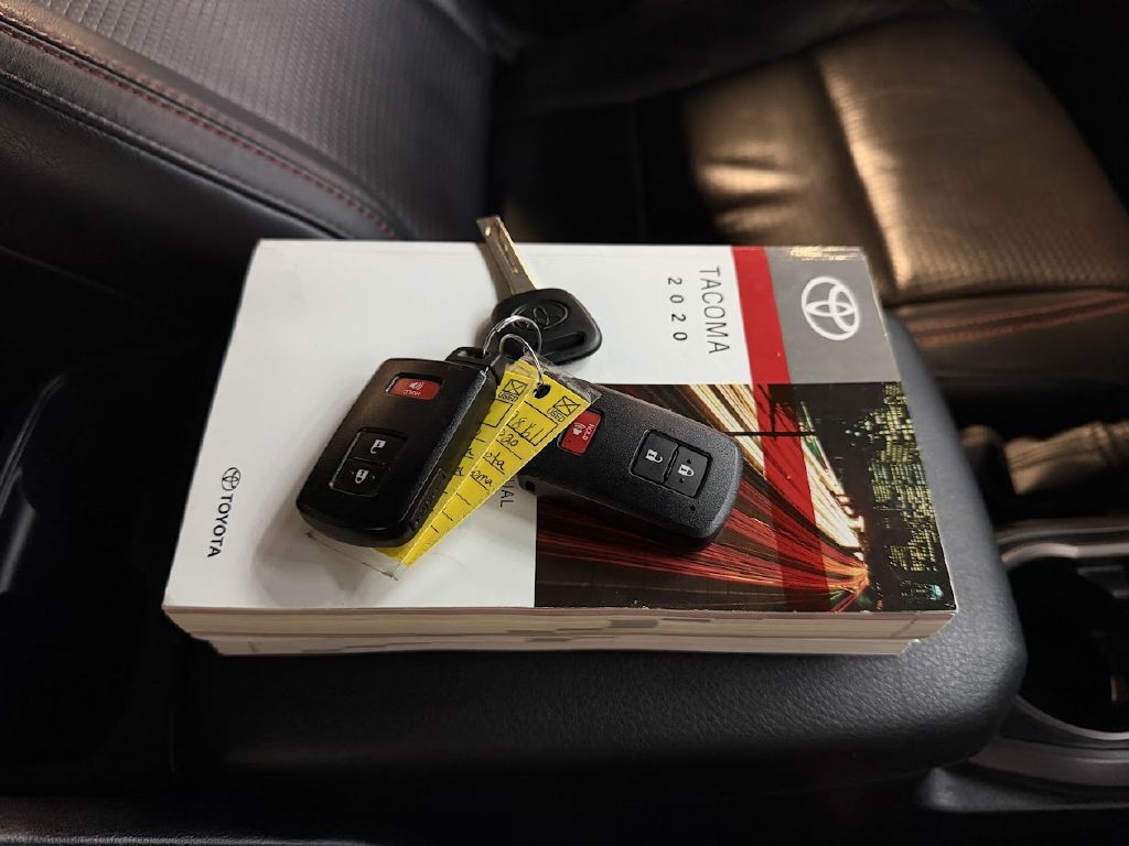 2020 Toyota Tacoma Image 27