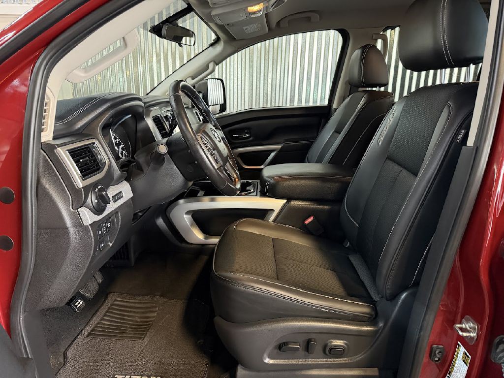 2018 Nissan Titan Image 12