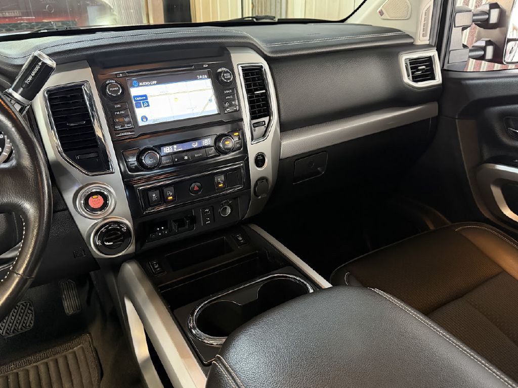 2018 Nissan Titan Image 15