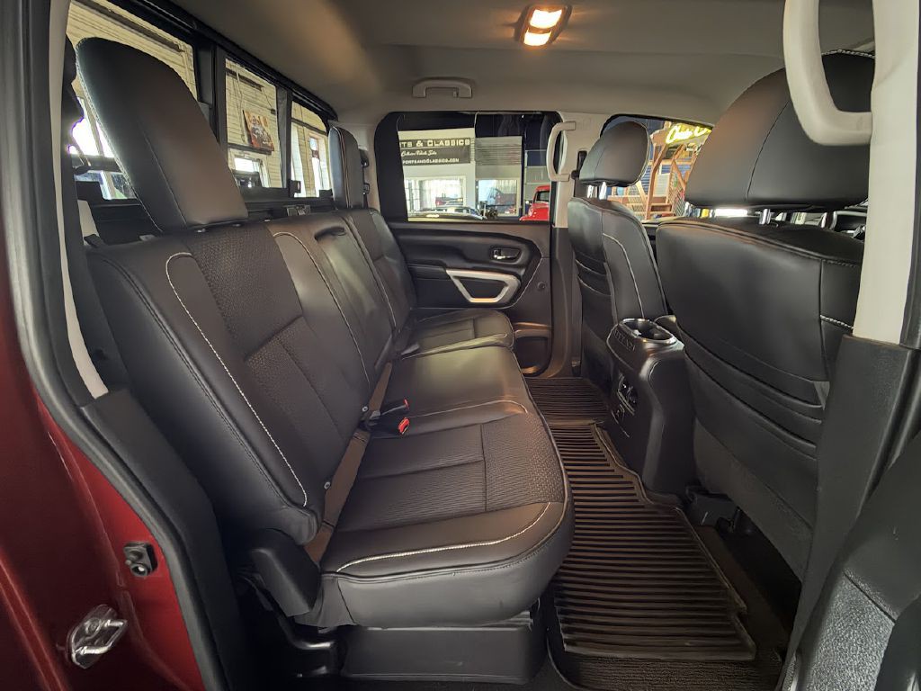 2018 Nissan Titan Image 17