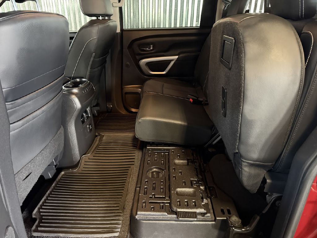 2018 Nissan Titan Image 19