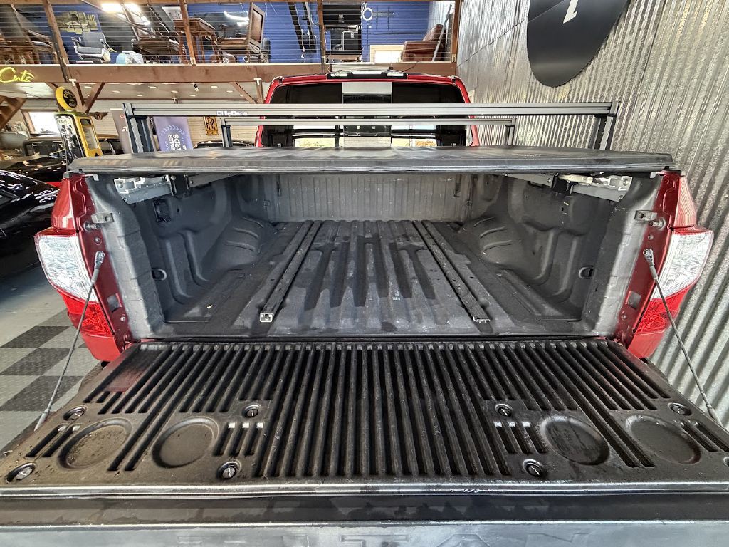 2018 Nissan Titan Image 32
