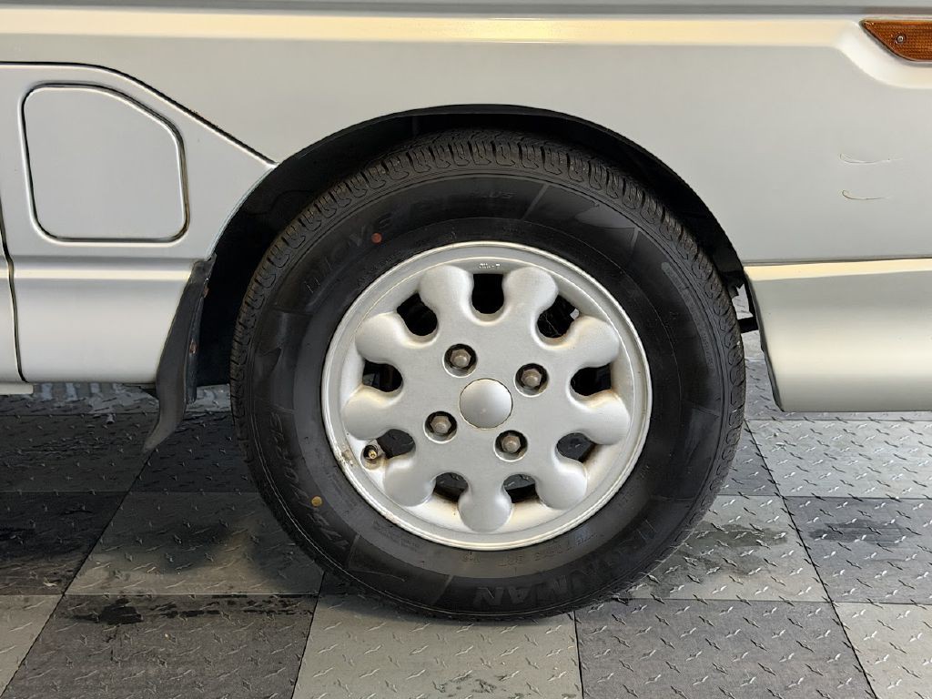 1995 Mitsubishi Bravo Image 24