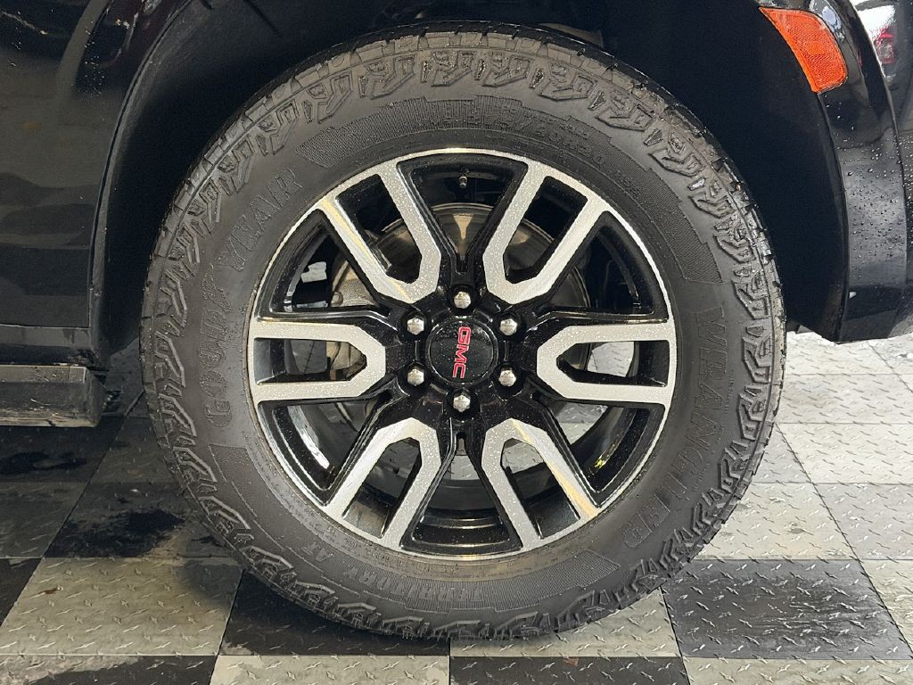 2024 GMC Yukon Image 32