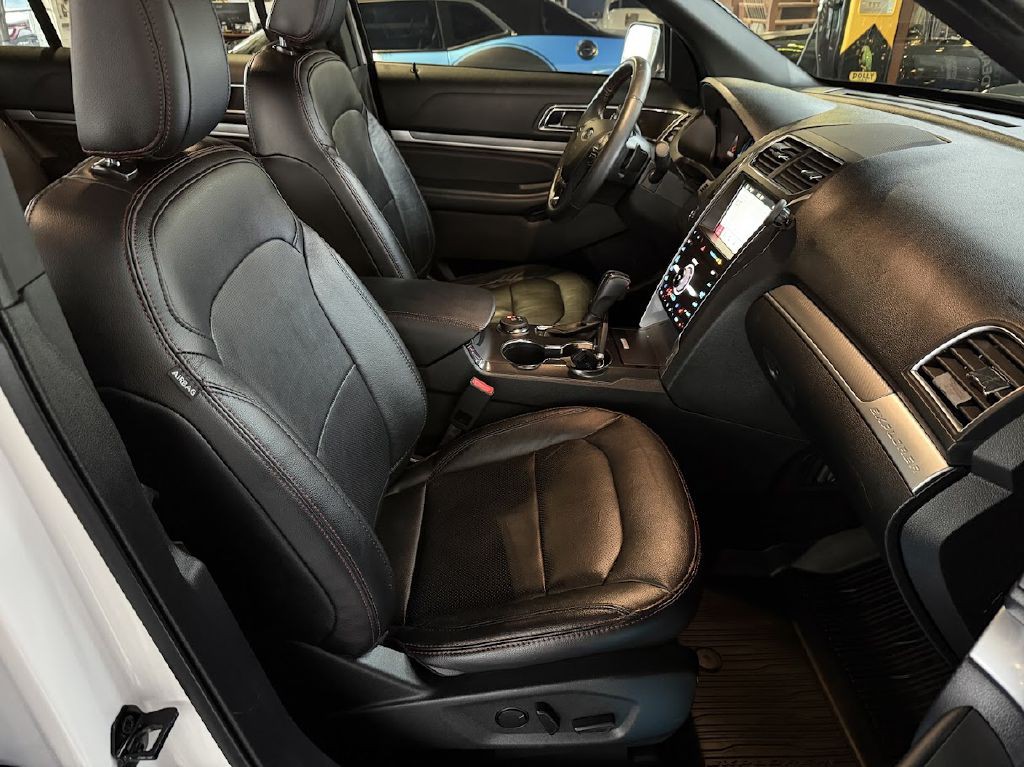 2019 Ford Explorer Image 12