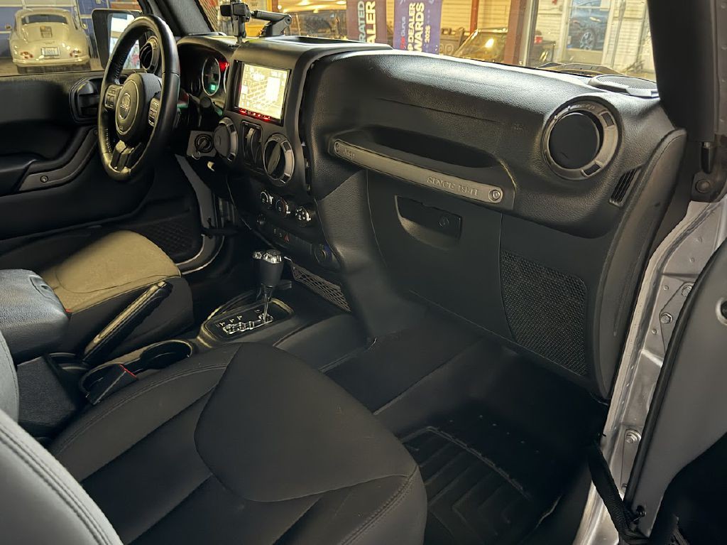 2017 Jeep Wrangler Image 12