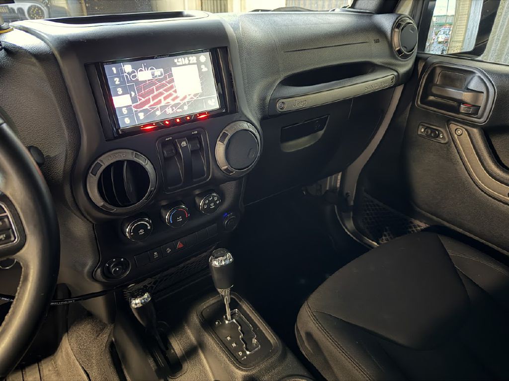 2017 Jeep Wrangler Image 13