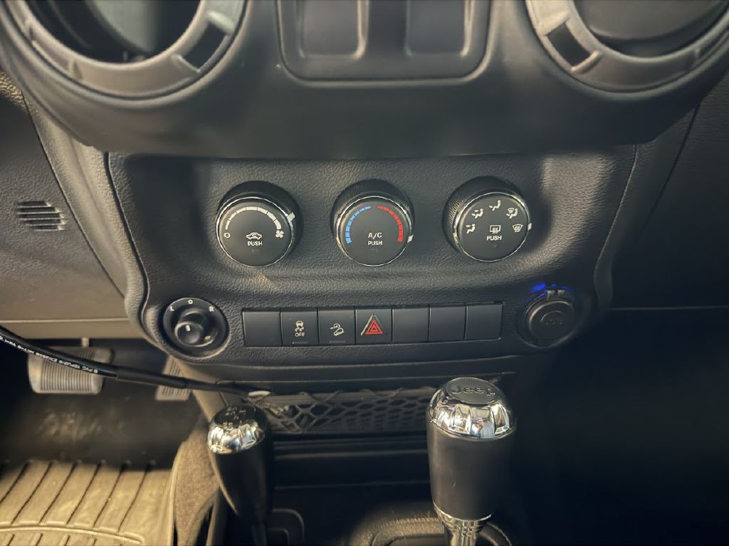 2017 Jeep Wrangler Image 22