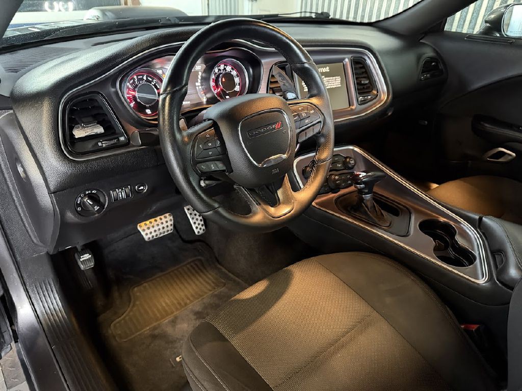 2015 Dodge Challenger Image 8