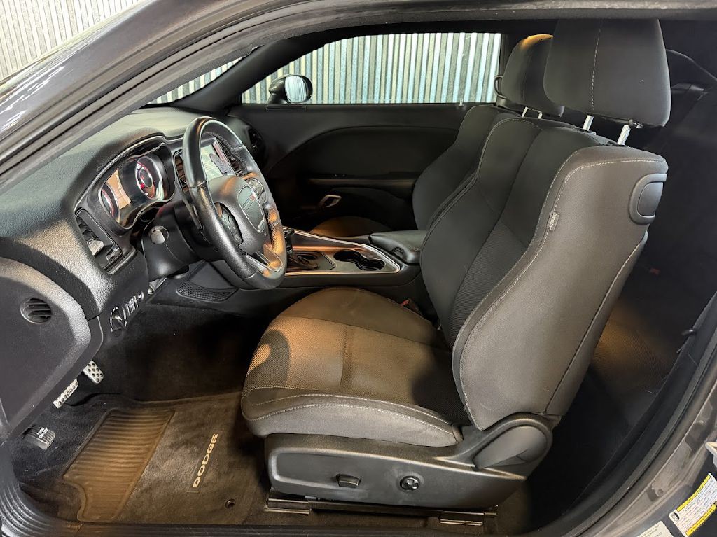 2015 Dodge Challenger Image 9