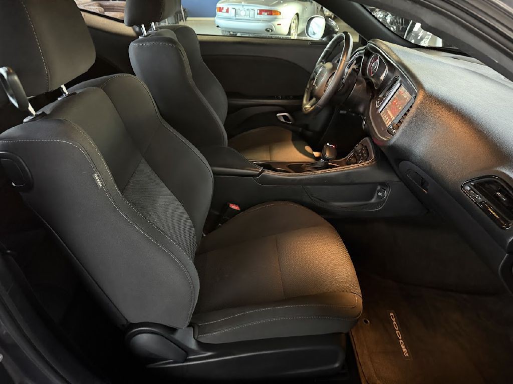 2015 Dodge Challenger Image 11