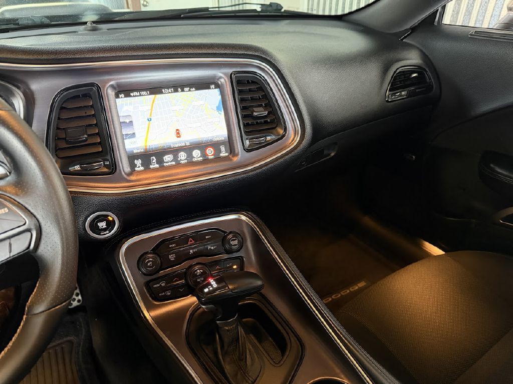 2015 Dodge Challenger Image 12