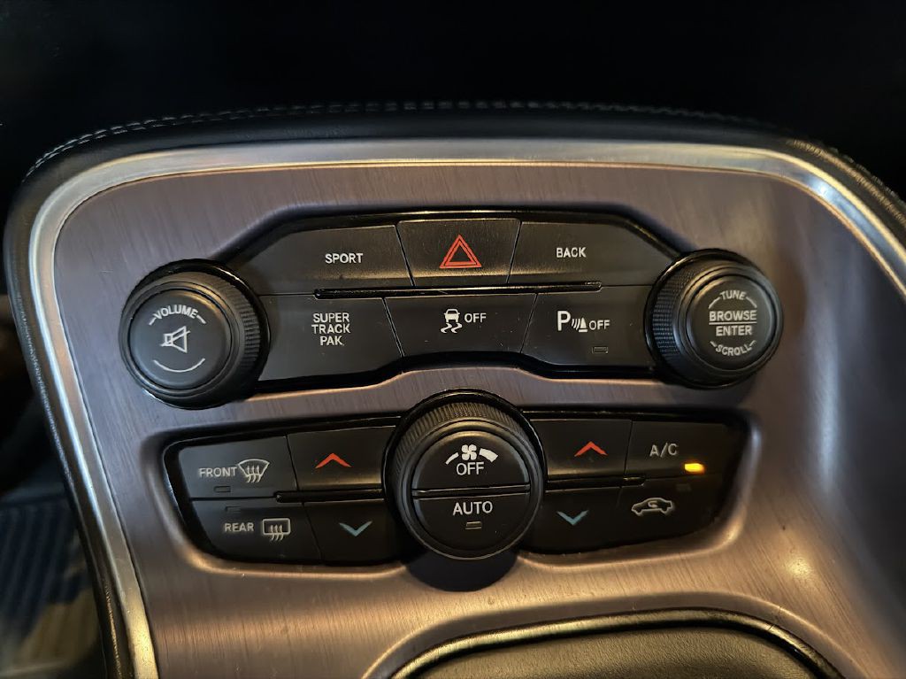 2015 Dodge Challenger Image 22