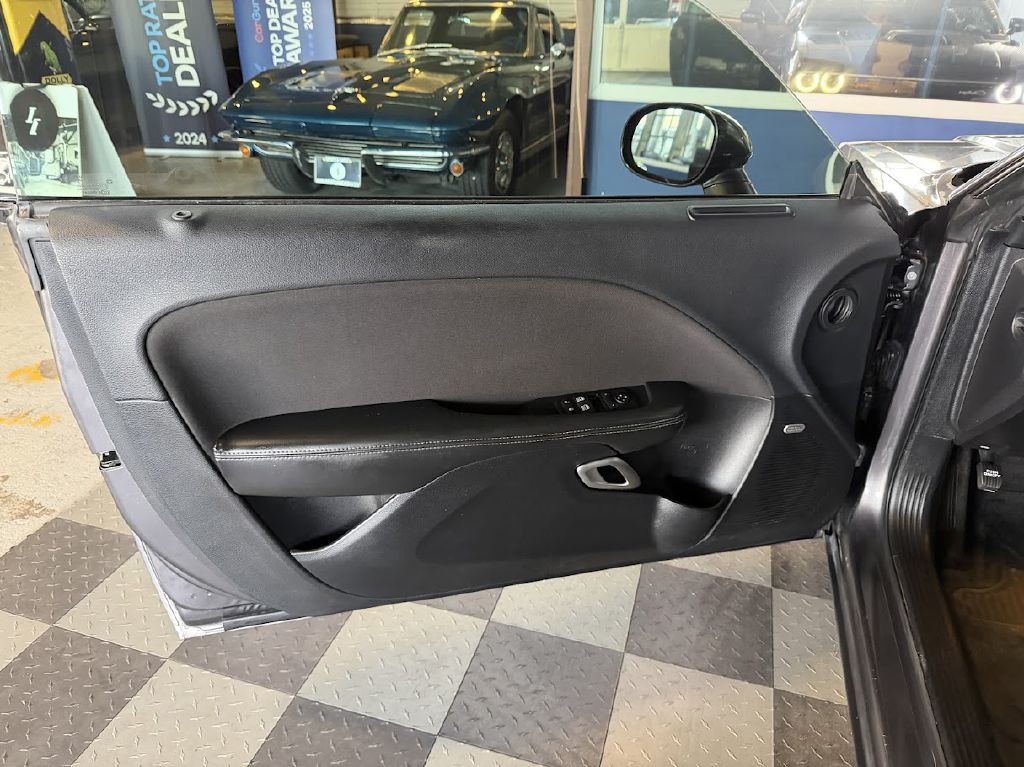 2015 Dodge Challenger Image 23