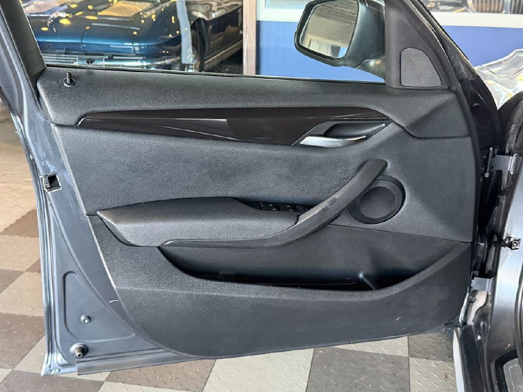 2015 BMW X1 Image 25