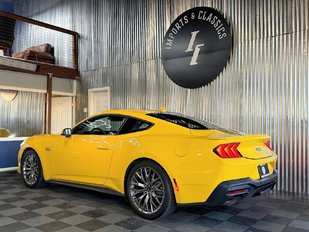 2024 Ford Mustang Image 3