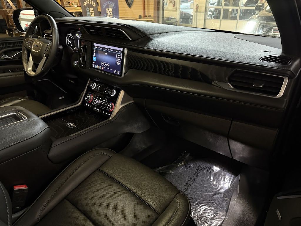 2021 GMC Yukon Image 12