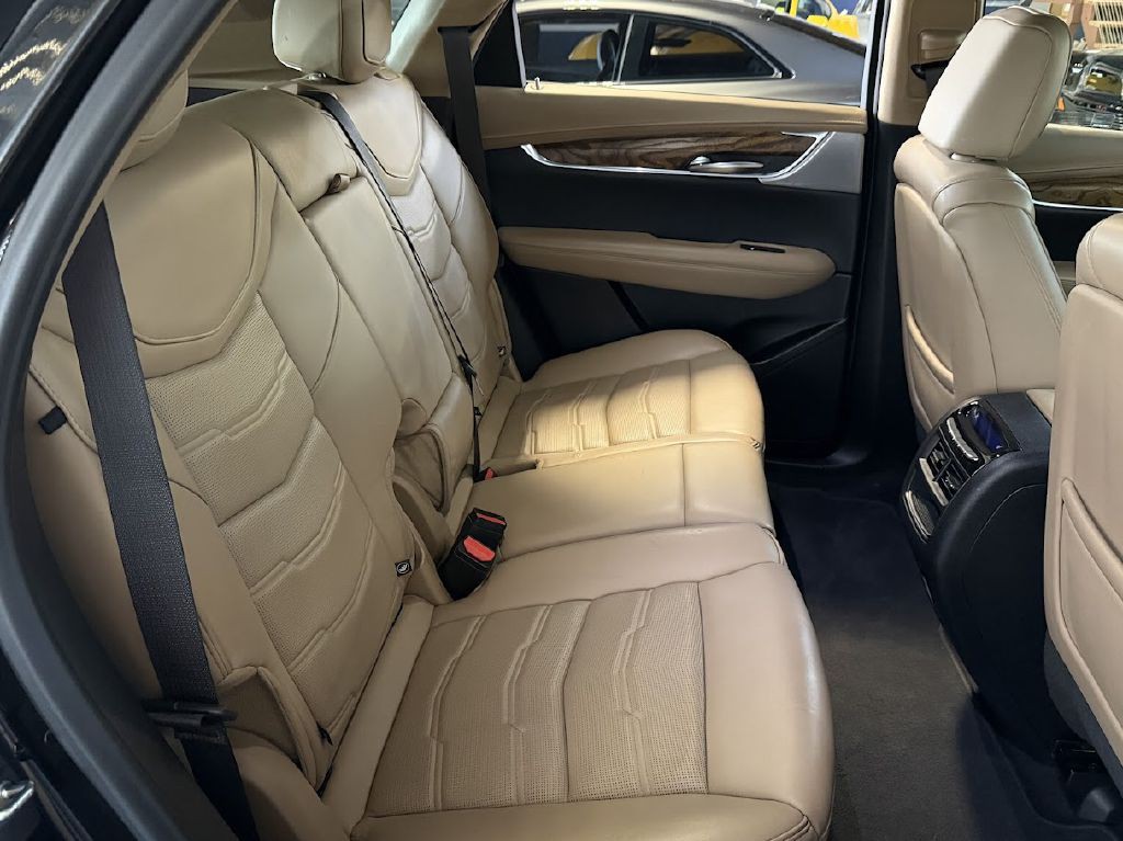 2021 Cadillac XT5 Image 16