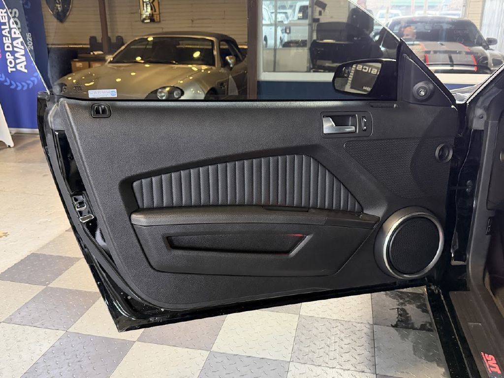 2013 Ford Mustang Image 22