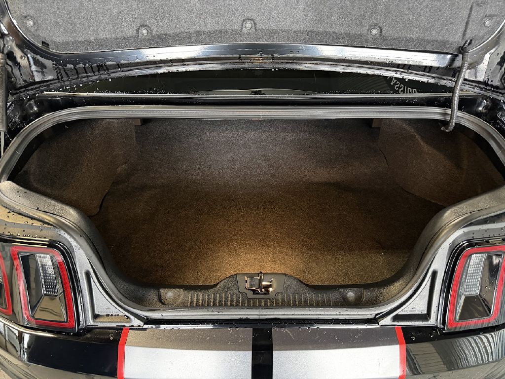 2013 Ford Mustang Image 23