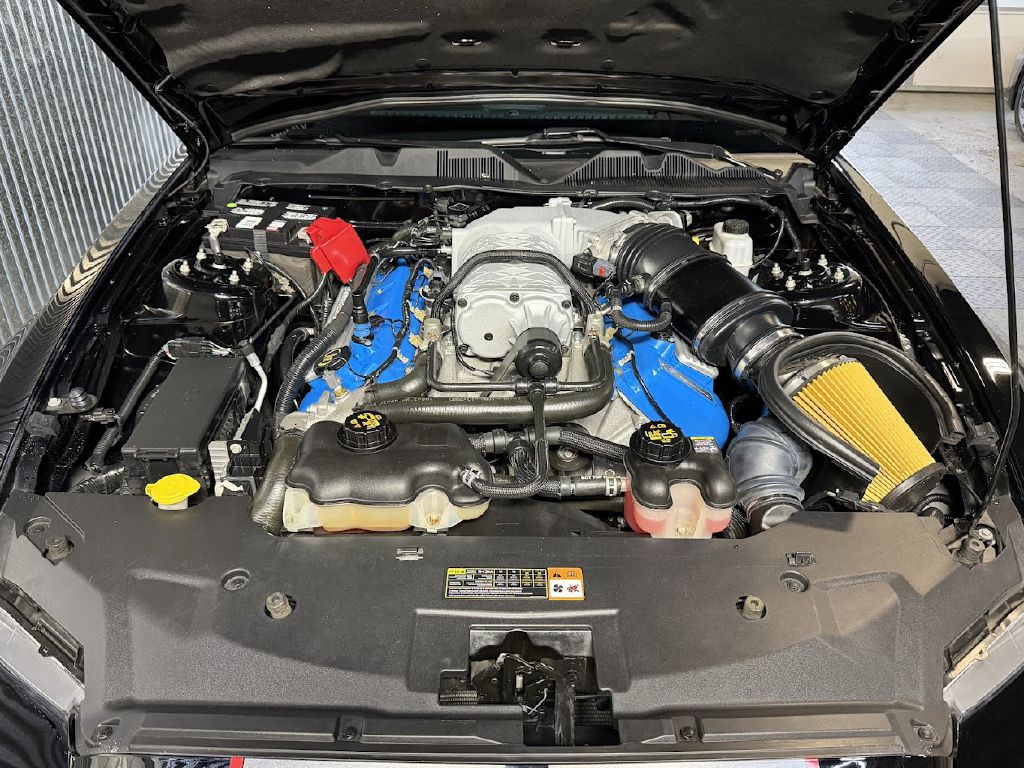 2013 Ford Mustang Image 25