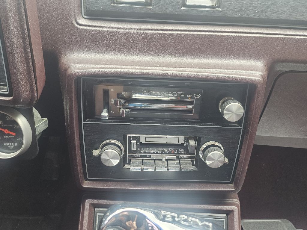 1985 Chevrolet Monte Carlo Image 11