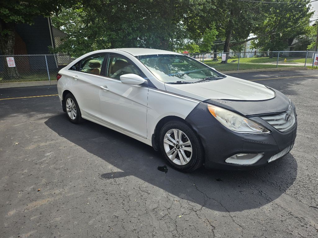 2013 Hyundai Sonata Image 2