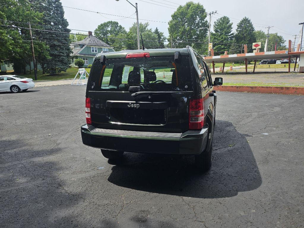 2011 Jeep Liberty Image 2