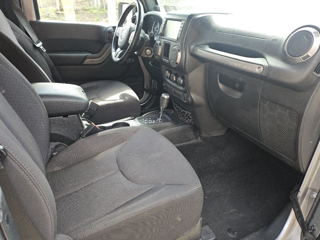 2014 Jeep Wrangler Image 17