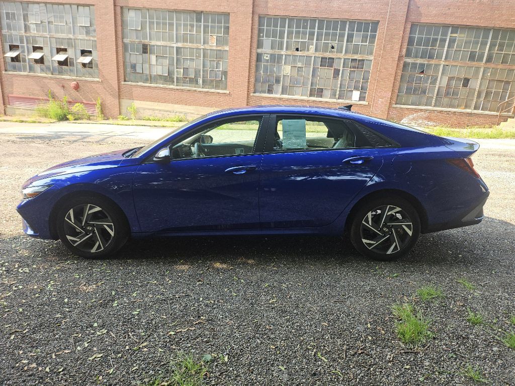 2025 Hyundai Elantra Image 5