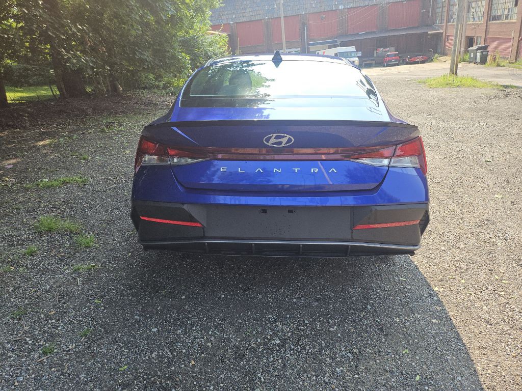 2025 Hyundai Elantra Image 6