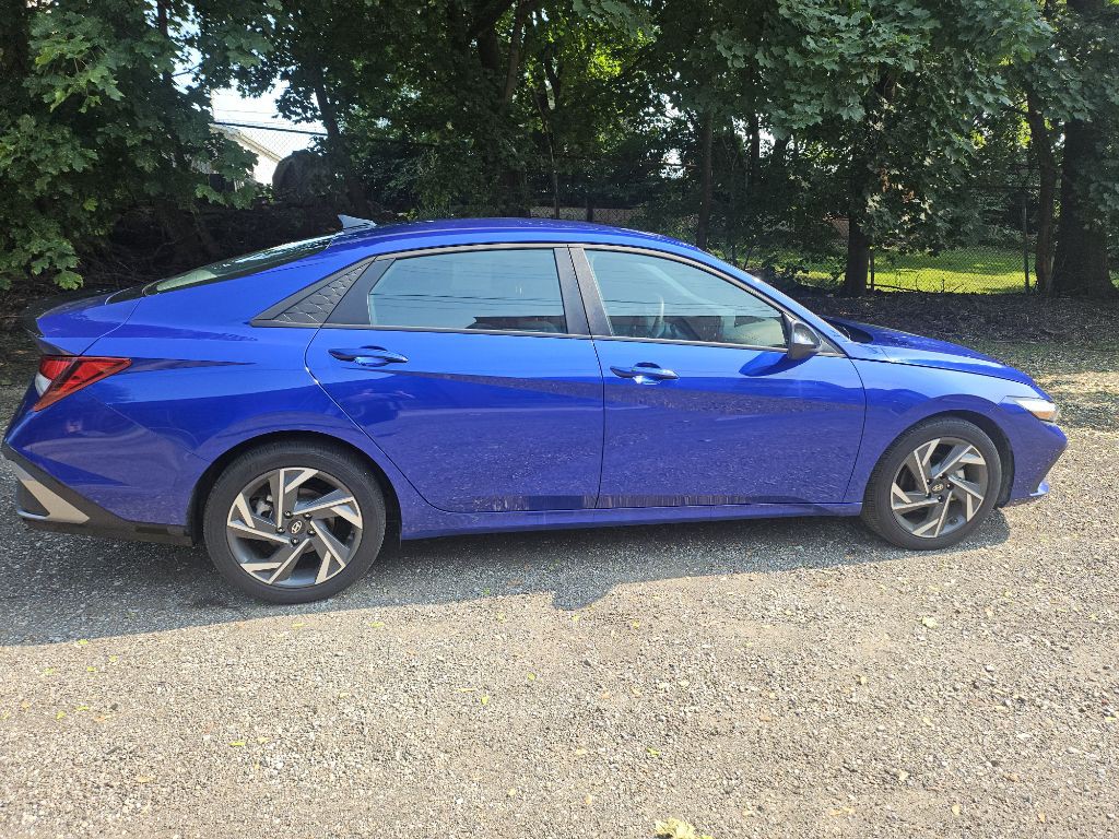 2025 Hyundai Elantra Image 7