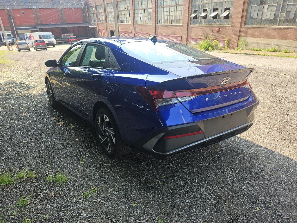 2025 Hyundai Elantra Image 17