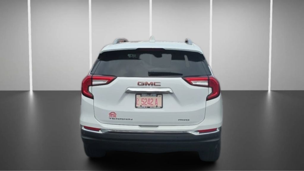 2022 GMC Terrain Image 2