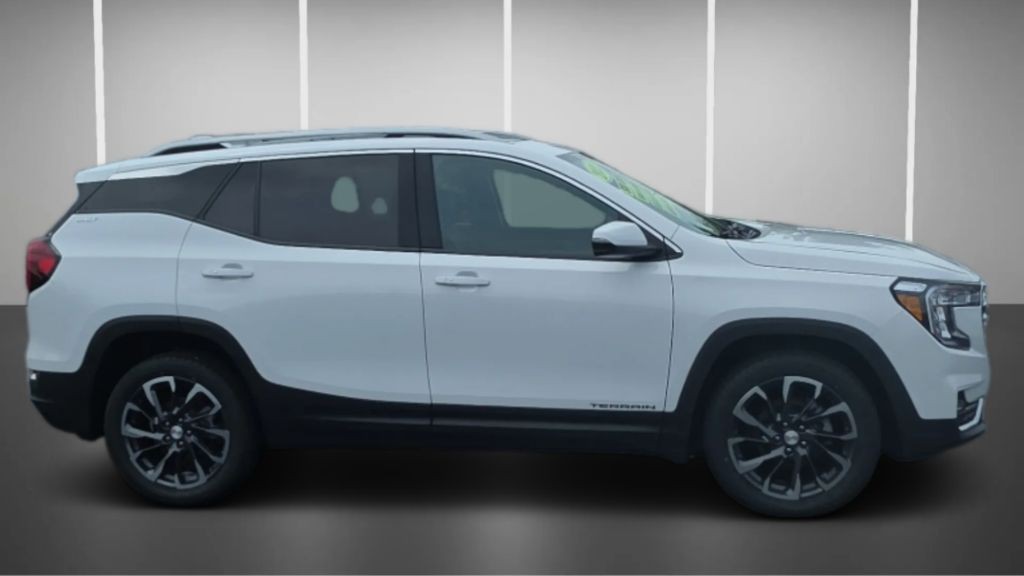 2022 GMC Terrain Image 3