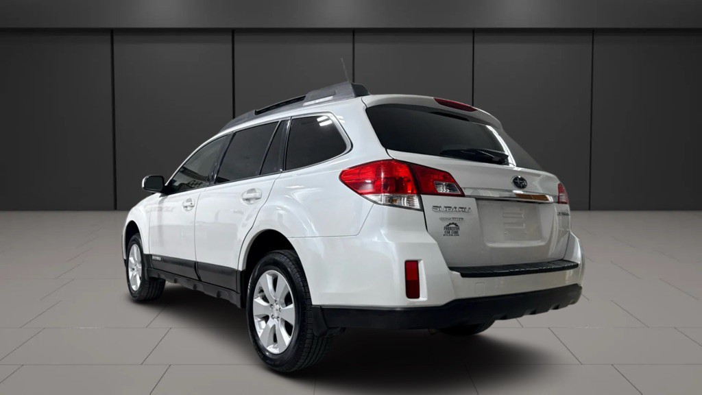 2010 Subaru Outback Image 3