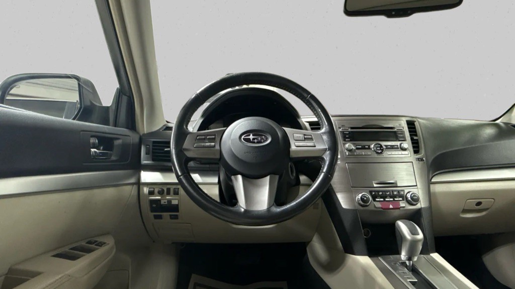 2010 Subaru Outback Image 10